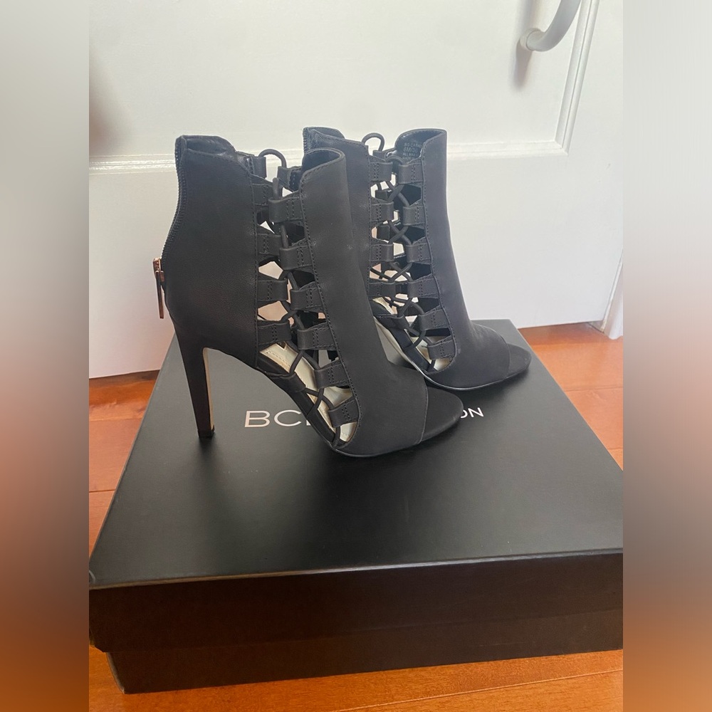 BCBG black heels size 6 NWT